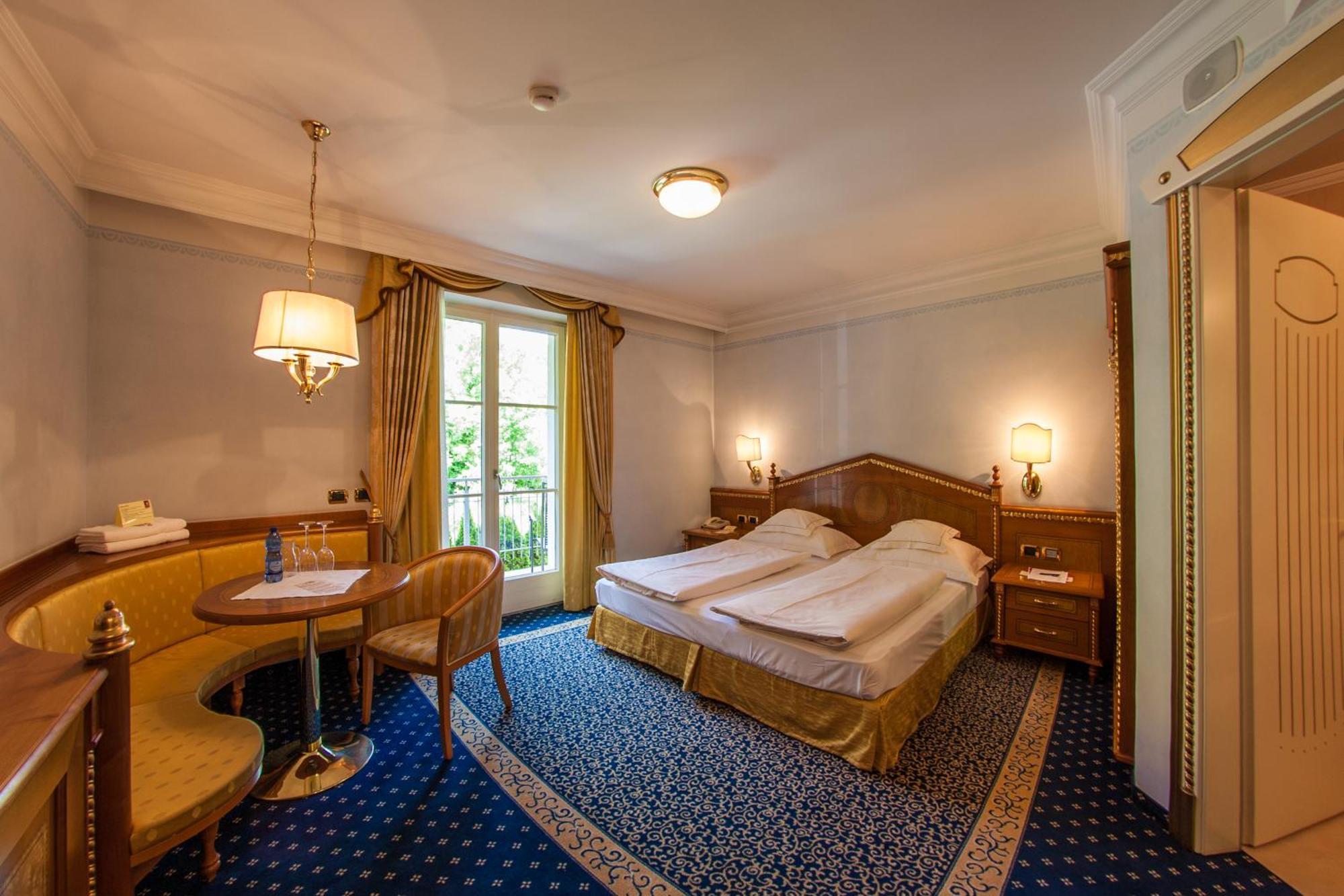 Cityhotel Goldener Adler B&B Klausen Exterior foto